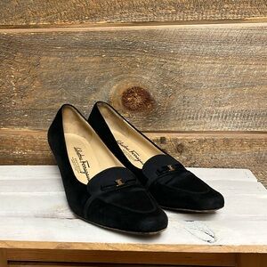Salvatore Ferragamo Boutique Black Suede Kitten Heel Shoes Pumps Suede Italy 8.5